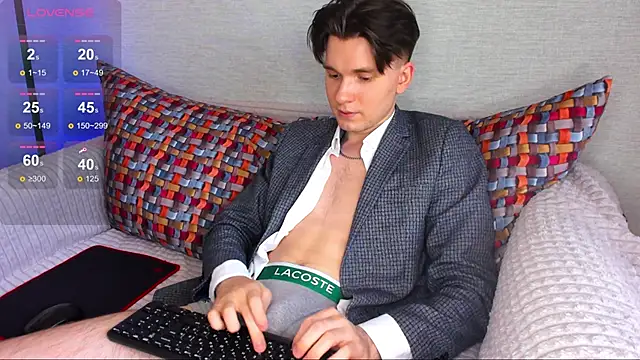 Snapshot of maxboy4 chatting on 03-07-25, 01:07 maxboy4 online show from 03-07-25, 01:07