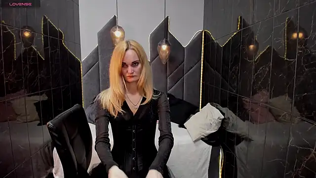 Snapshot of SaraSubtlety chatting on 09-19-25, 01:34 SaraSubtlety online show from 09-19-25, 01:34