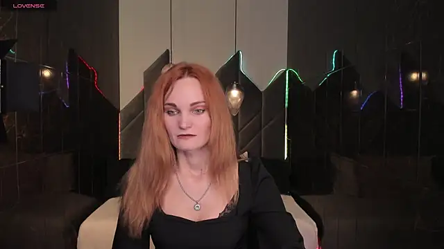 Snapshot of SaraSubtlety chatting on 11-14-25, 01:32 SaraSubtlety online show from 11-14-25, 01:32