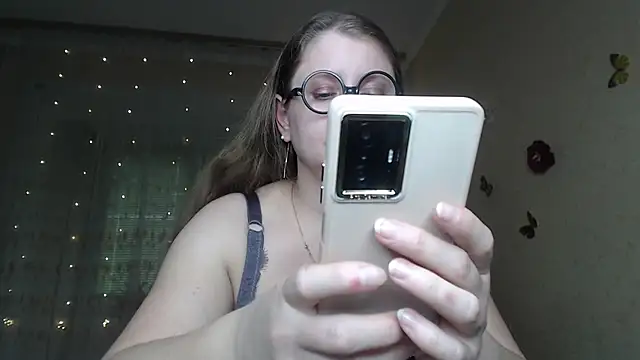 Snapshot of CumCpl chatting on 10-28-25, 07:45 CumCpl online show from 10-28-25, 07:45