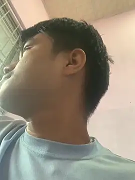 Snapshot of Hullax chatting on 10-30-25, 02:46 Hullax online show from 10-30-25, 02:46