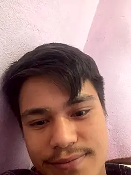 Snapshot of Hullax chatting on 10-31-25, 03:07 Hullax online show from 10-31-25, 03:07