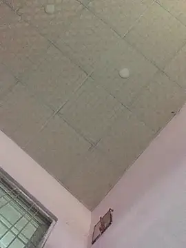 Snapshot of Hullax chatting on 11-01-25, 01:07 Hullax online show from 11-01-25, 01:07