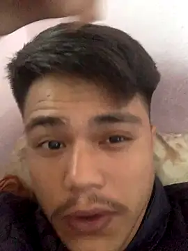 Snapshot of Hullax chatting on 11-03-25, 02:02 Hullax online show from 11-03-25, 02:02