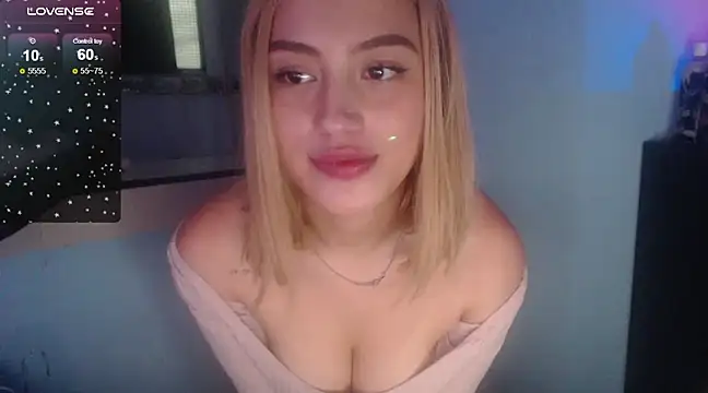 Snapshot of Sophi-tayson chatting on 12-15-24, 03:45 Sophi-tayson online show from 12-15-24, 03:45