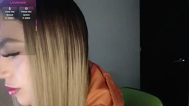 Snapshot of Sophi-tayson chatting on 10-04-25, 12:41 Sophi-tayson online show from 10-04-25, 12:41