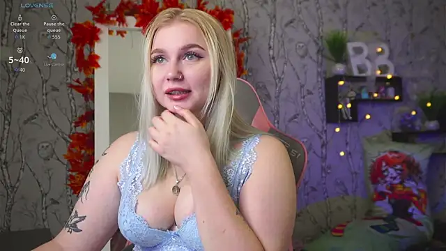 Snapshot of Moon_Valkyrie chatting on 10-07-25, 08:55 Moon Valkyrie online show from 10-07-25, 08:55