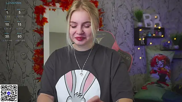 Snapshot of Moon_Valkyrie chatting on 10-14-25, 09:10 Moon Valkyrie online show from 10-14-25, 09:10