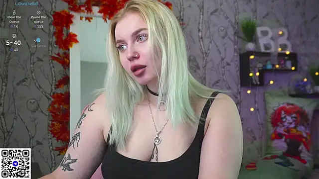 Snapshot of Moon_Valkyrie chatting on 10-22-25, 09:42 Moon Valkyrie online show from 10-22-25, 09:42