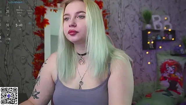 Snapshot of Moon_Valkyrie chatting on 10-23-25, 08:35 Moon Valkyrie online show from 10-23-25, 08:35