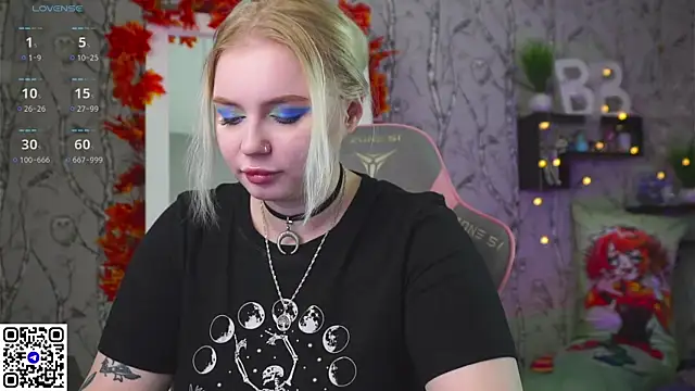 Snapshot of Moon_Valkyrie chatting on 10-24-25, 08:55 Moon Valkyrie online show from 10-24-25, 08:55