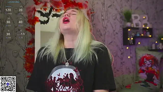 Snapshot of Moon_Valkyrie chatting on 10-28-25, 09:02 Moon Valkyrie online show from 10-28-25, 09:02