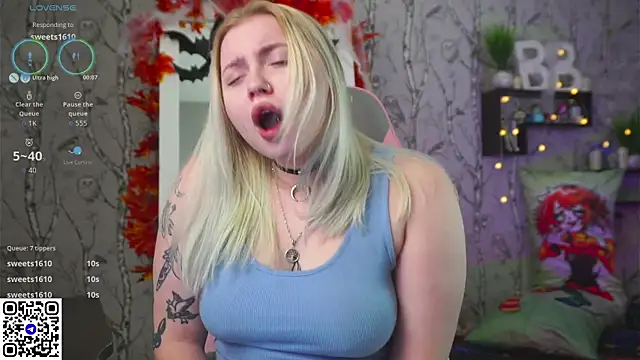 Snapshot of Moon_Valkyrie chatting on 11-05-25, 08:58 Moon Valkyrie online show from 11-05-25, 08:58