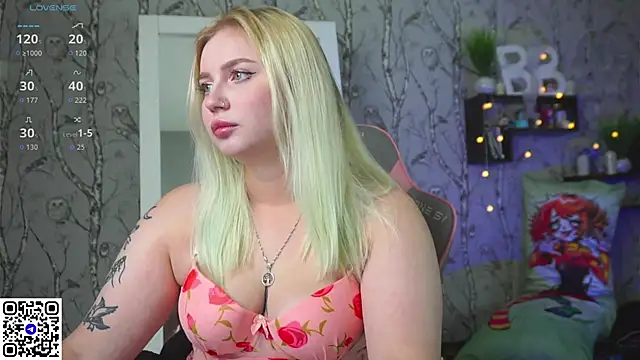 Snapshot of Moon_Valkyrie chatting on 12-15-25, 09:13 Moon Valkyrie online show from 12-15-25, 09:13