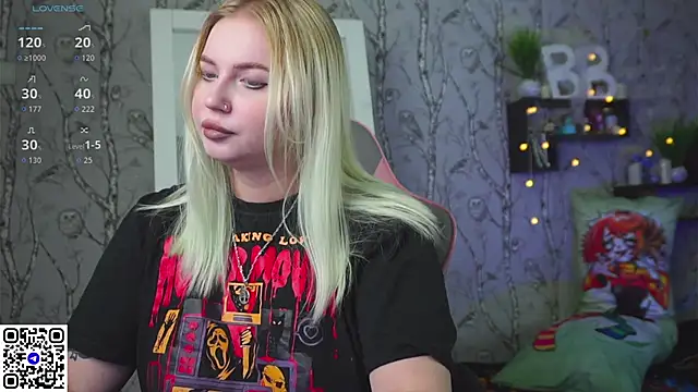 Snapshot of Moon_Valkyrie chatting on 12-16-25, 09:03 Moon Valkyrie online show from 12-16-25, 09:03