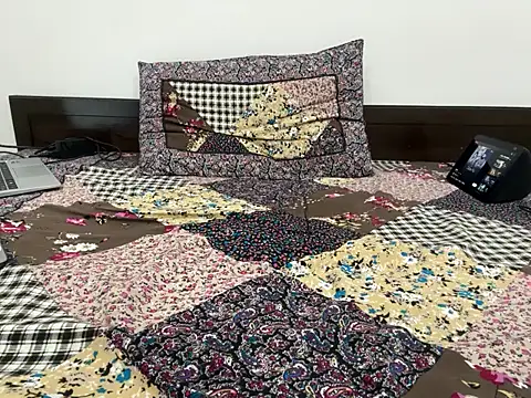 debu46 online show from 10-16-25, 08:21