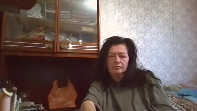 GypsiQueen2 online show from 11-16-25, 05:35