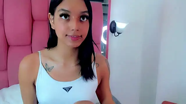 Snapshot of XXVIOLETTAXX chatting on 12-19-24, 02:02 XXVIOLETTAXX online show from 12-19-24, 02:02