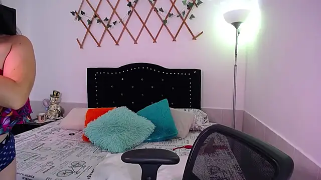 naughty girl 4u online show from 11-13-25, 06:29