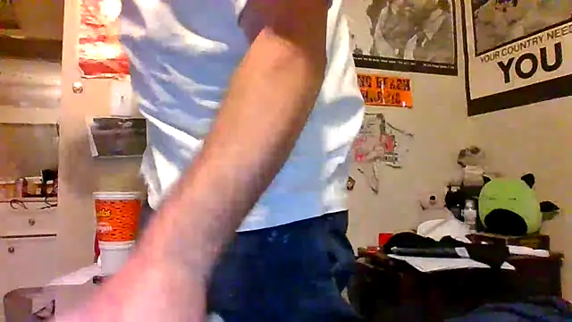 Snapshot of Gerbil8823 chatting on 01-10-25, 01:32 Gerbil8823 online show from 01-10-25, 01:32