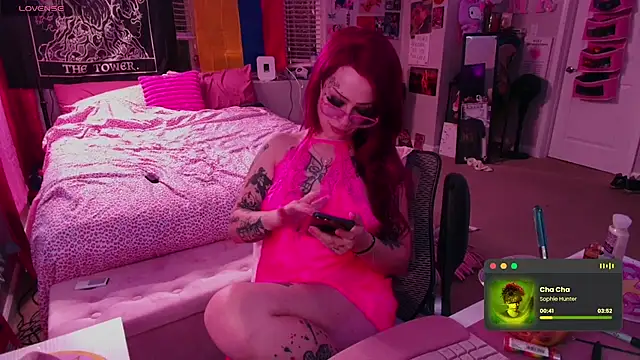 MissRomero online show from 11-30-25, 01:42