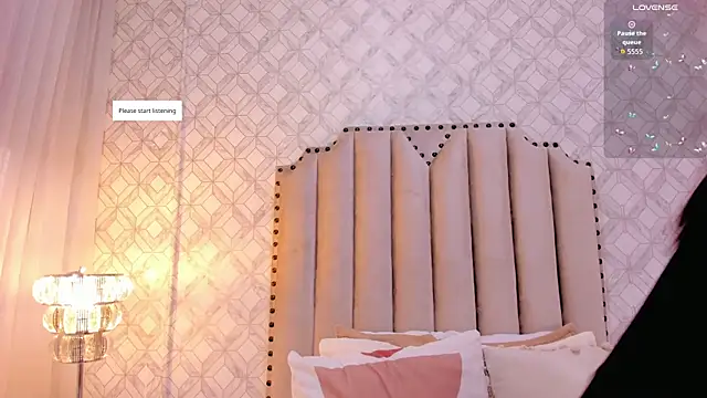 Pia Johnson  online show from 11-28-25, 11:24