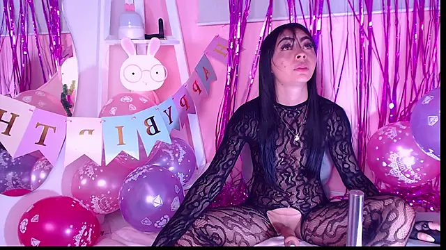 Snapshot of Sweet_Susie_ chatting on 11-18-25, 08:57 Sweet Susie online show from 11-18-25, 08:57