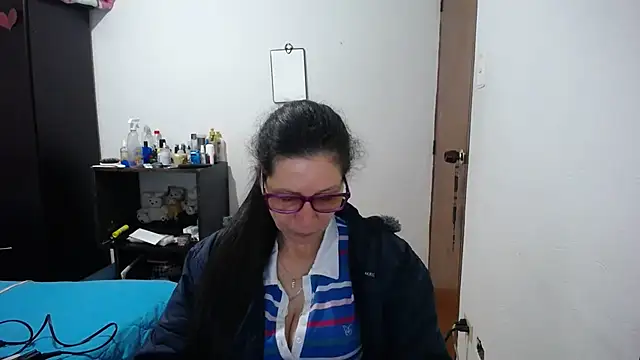 Snapshot of latin49 chatting on 10-24-25, 04:20 latin49 online show from 10-24-25, 04:20