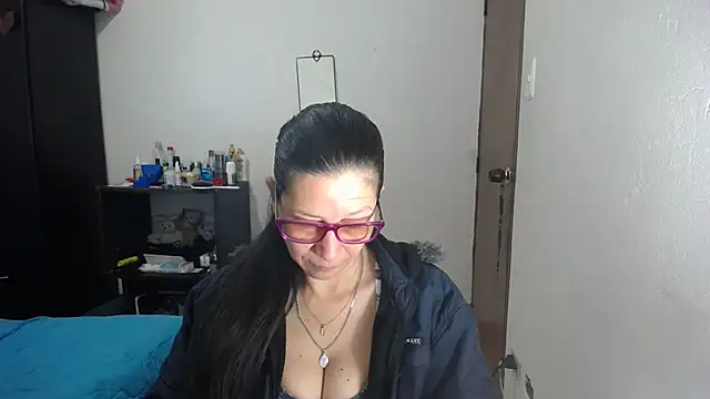 Snapshot of latin49 chatting on 10-25-25, 05:15 latin49 online show from 10-25-25, 05:15