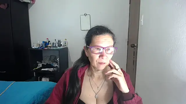 Snapshot of latin49 chatting on 10-29-25, 04:04 latin49 online show from 10-29-25, 04:04