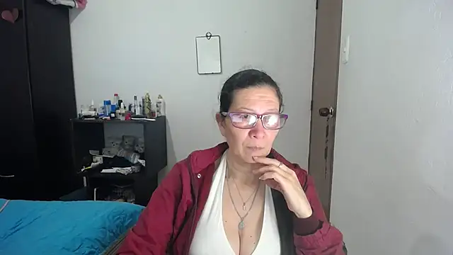 Snapshot of latin49 chatting on 10-31-25, 05:30 latin49 online show from 10-31-25, 05:30