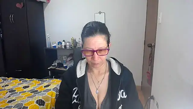 Snapshot of latin49 chatting on 11-15-25, 04:43 latin49 online show from 11-15-25, 04:43