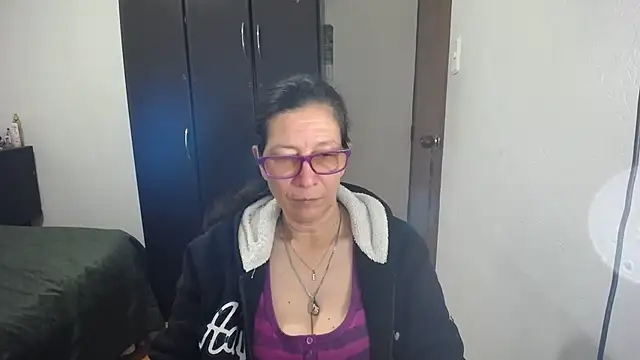 Snapshot of latin49 chatting on 04-11-26, 05:45 latin49 online show from 04-11-26, 05:45