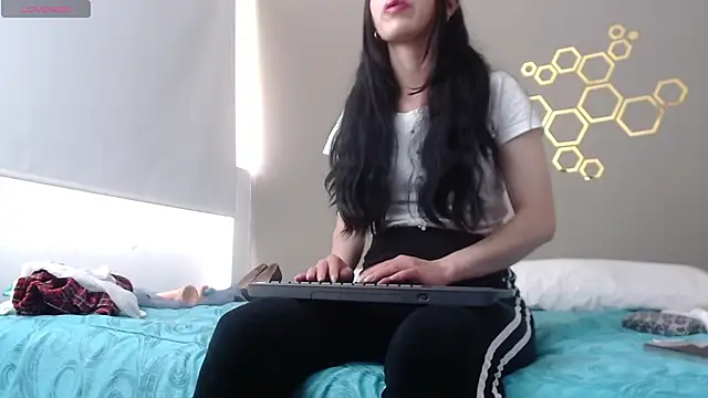 adriscute online show from 01-09-25, 09:16