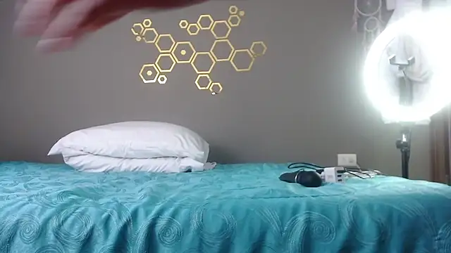 adriscute online show from 01-12-25, 06:39