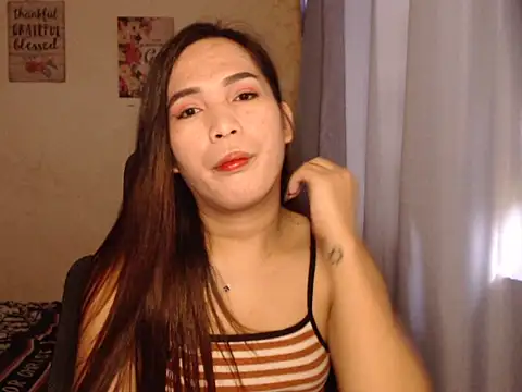 Snapshot of Msyensmith chatting on 02-07-25, 06:56 Msyensmith online show from 02-07-25, 06:56