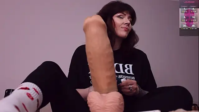 Luna Blake online show from 10-25-25, 10:34