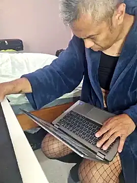 AmGuy23 online show from 12-18-24, 12:32