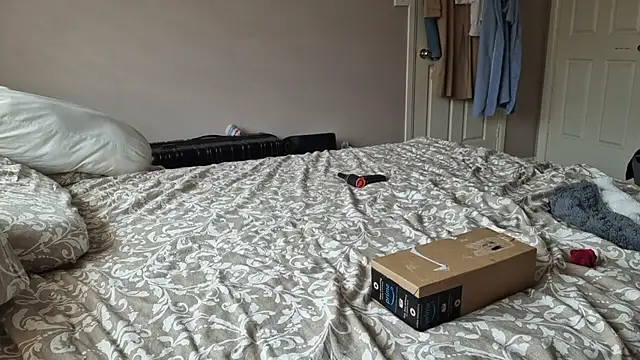 AmGuy23 online show from 09-16-25, 04:46