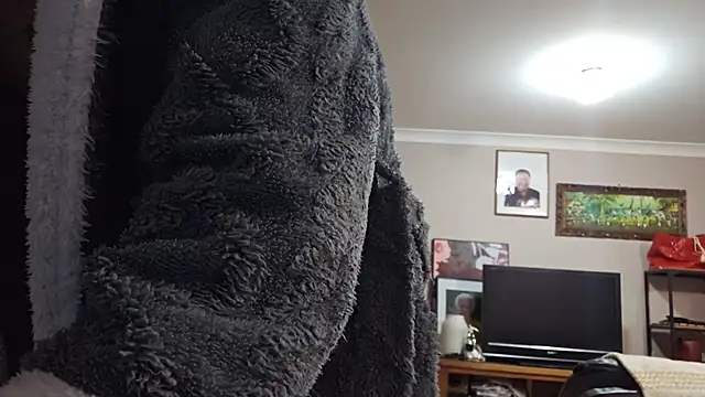 AmGuy23 online show from 10-26-25, 04:13