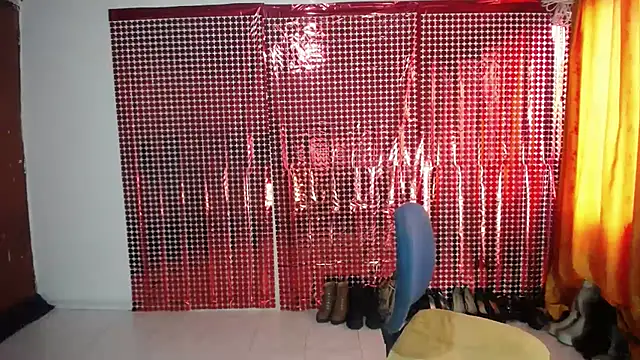 Snapshot of Sweett_Anya chatting on 10-15-25, 07:47 Sweett Anya online show from 10-15-25, 07:47