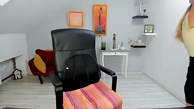 LollaGirl online show from 12-03-25, 04:31