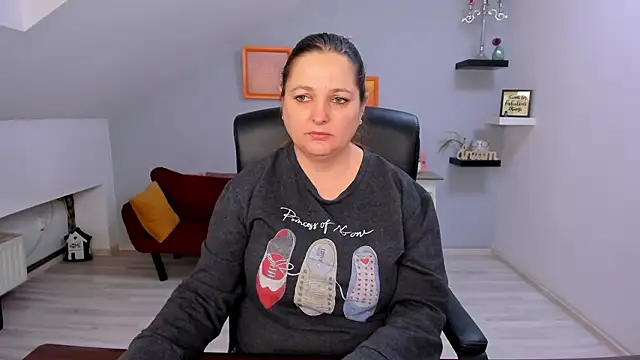 LollaGirl online show from 02-27-26, 04:12