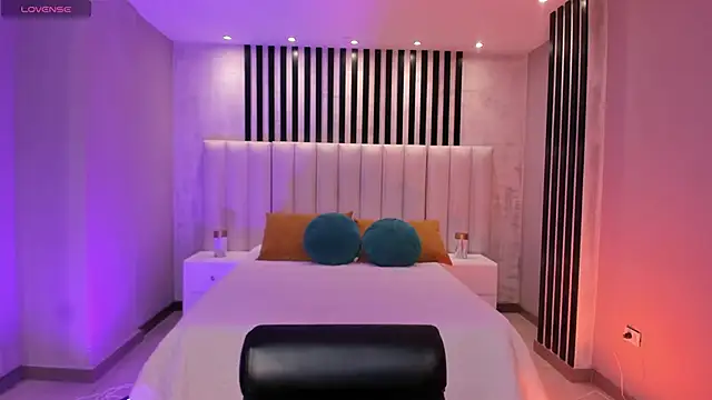 RossieRhoades online show from 11-13-25, 06:51