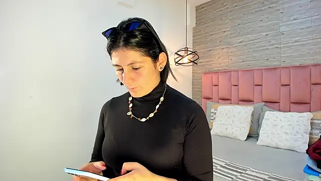 SarahDeyvis online show from 01-30-25, 01:53