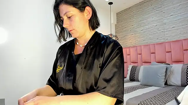 SarahDeyvis online show from 02-19-25, 04:22