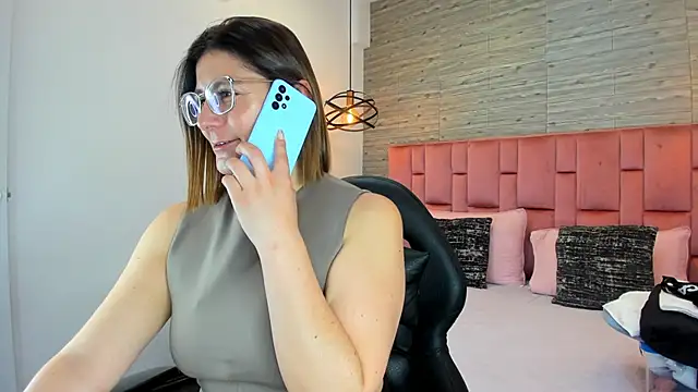 SarahDeyvis online show from 09-10-25, 06:08