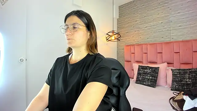 SarahDeyvis online show from 09-28-25, 02:33