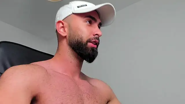 Snapshot of MichaelMasterss chatting on 12-23-24, 02:45 MichaelMasterss online show from 12-23-24, 02:45
