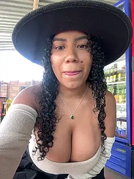 Snapshot of serena_willow chatting on 11-18-25, 07:51 serena willow online show from 11-18-25, 07:51